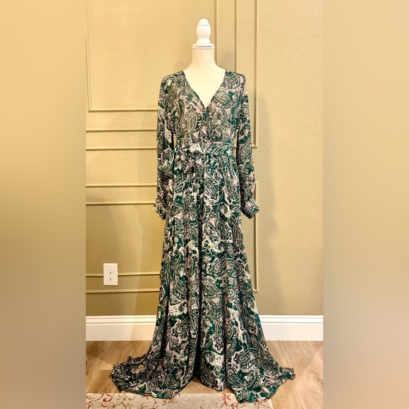 Indigo Rose Dresses & Skirts - ÍNDIGO ROSE Women’s Green Paisley Wrap Maxi Dress . Size L